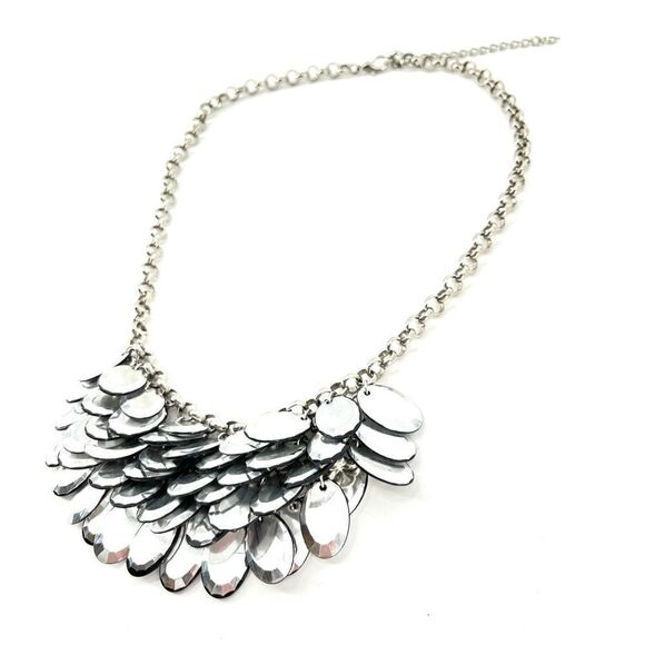 Dramatic scale layered silvertone necklace‎ - Picture 1 of 4